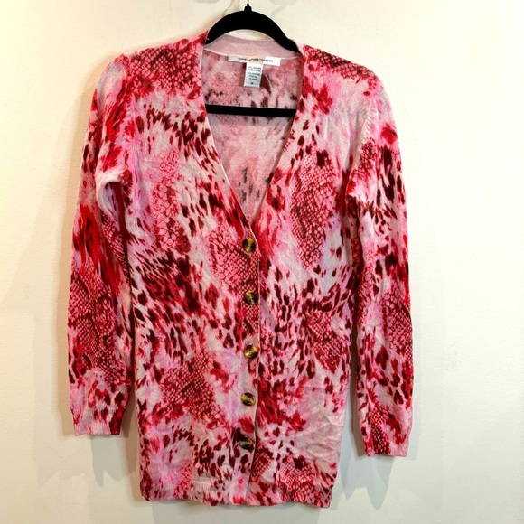 DIANE VON FURSTENBERG  Sz M 100% Cashmere Animal Print Button Up Cardigan - Picture 1 of 8